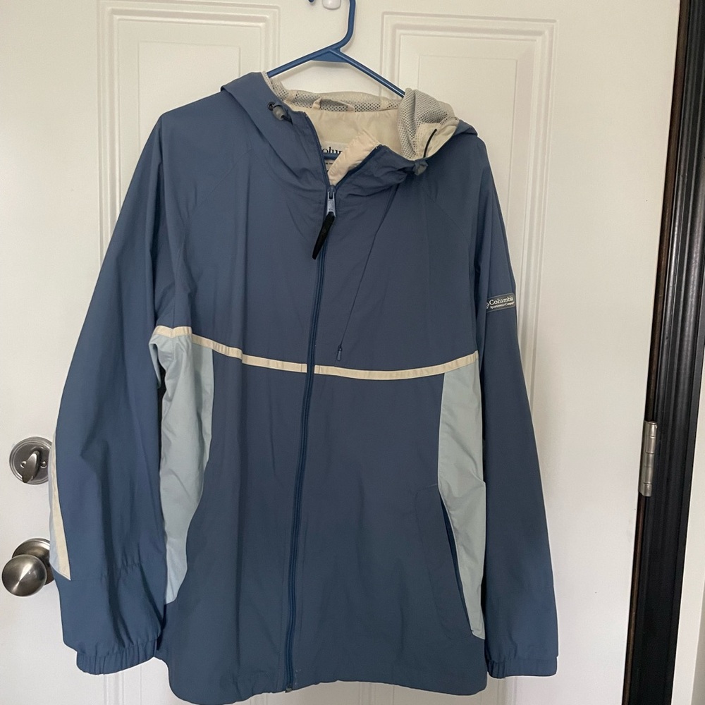 Spring jacket/water resistant. Jacket - Picture 8 of 10